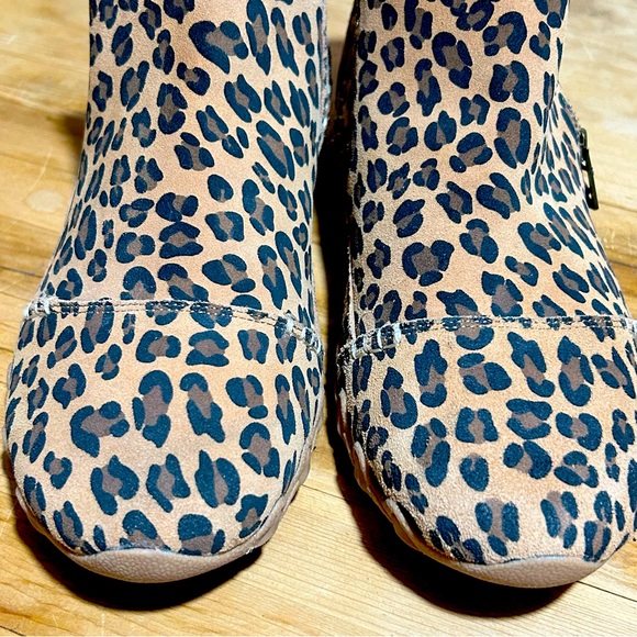 Skechers Relaxed Fit Bootie 9.5 - Picture 5 of 10